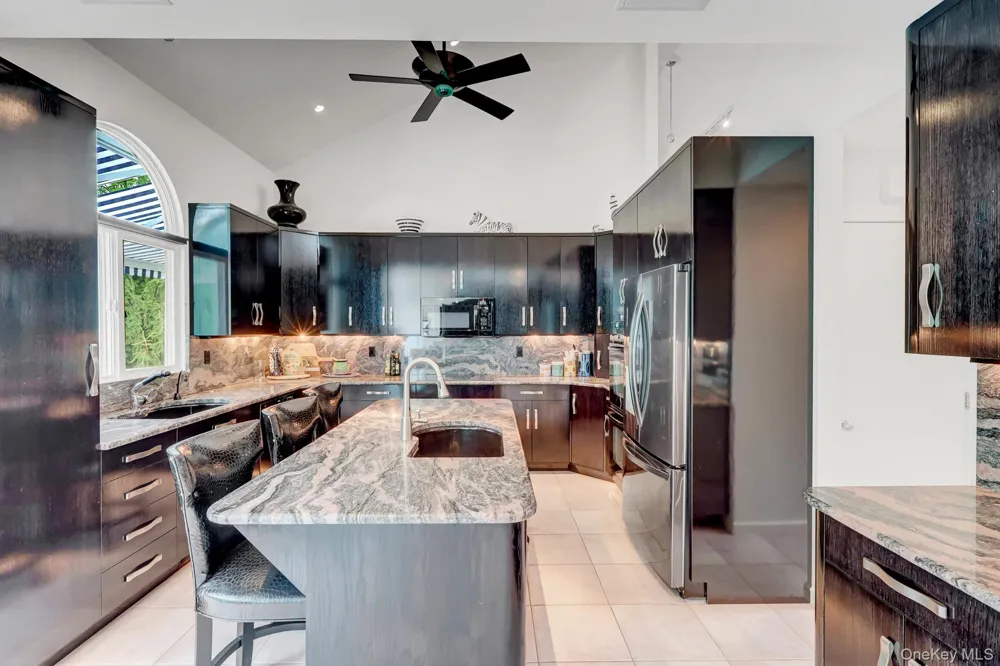 9 Plume Grass Way Westhampton, NY 11977