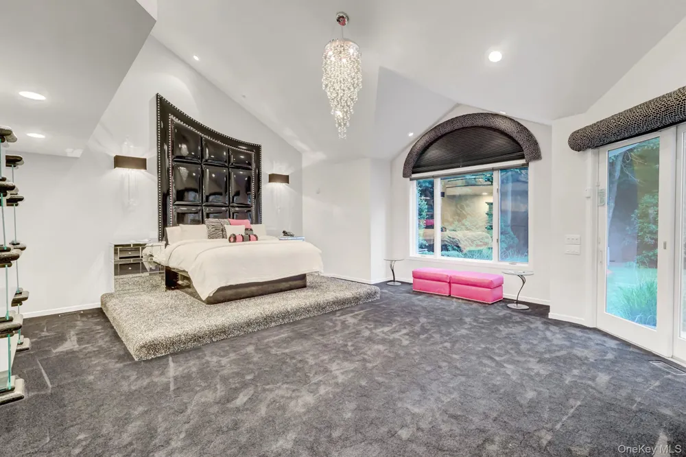 9 Plume Grass Way Westhampton, NY 11977