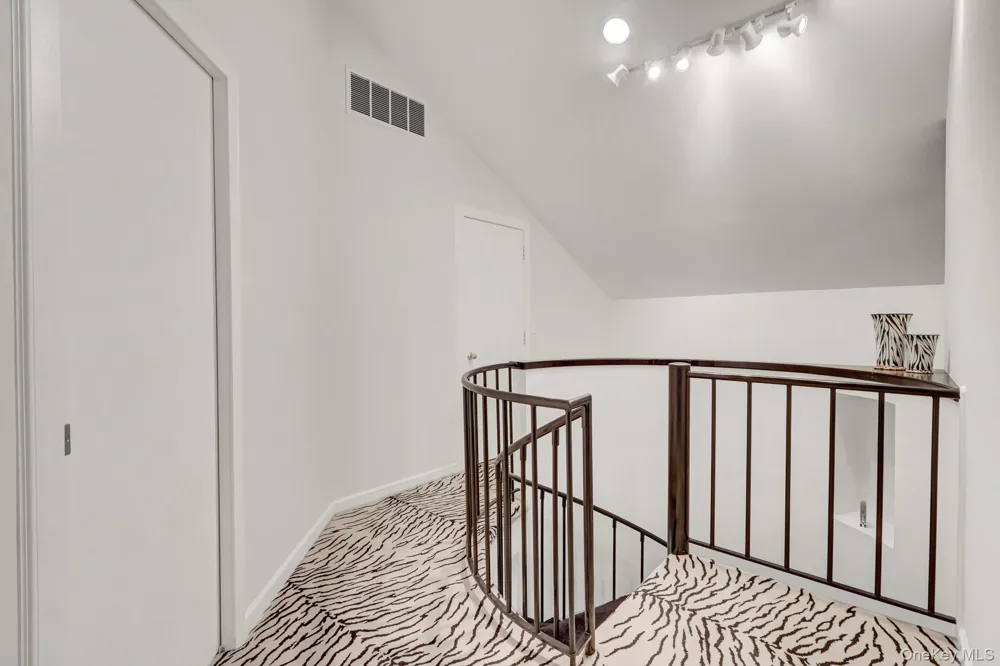 9 Plume Grass Way Westhampton, NY 11977