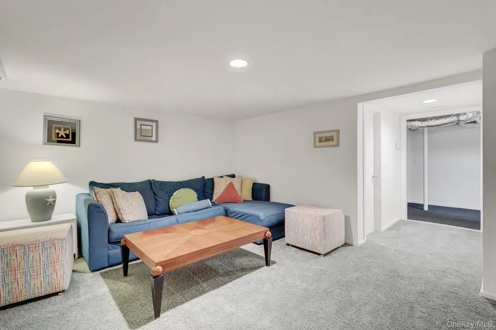 9 Plume Grass Way Westhampton, NY 11977