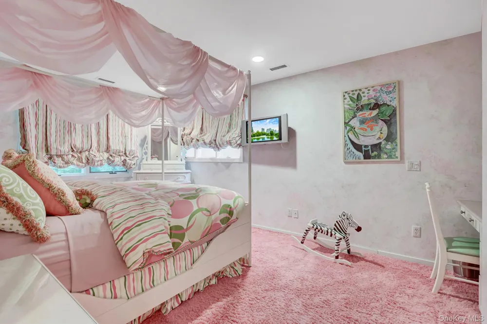 9 Plume Grass Way Westhampton, NY 11977
