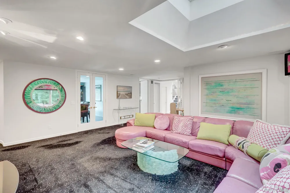 9 Plume Grass Way Westhampton, NY 11977