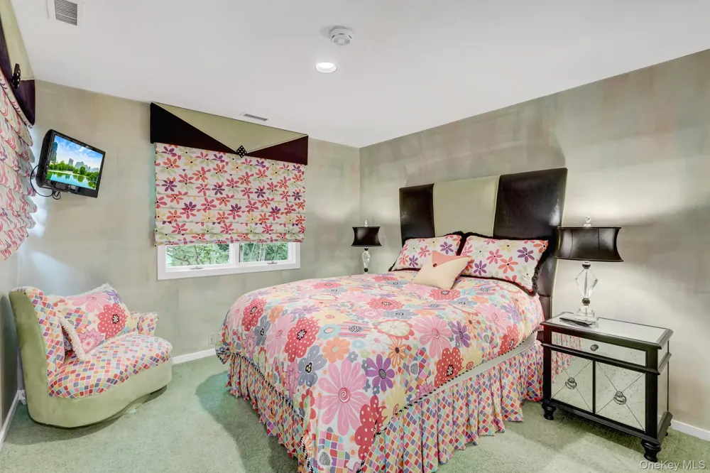 9 Plume Grass Way Westhampton, NY 11977