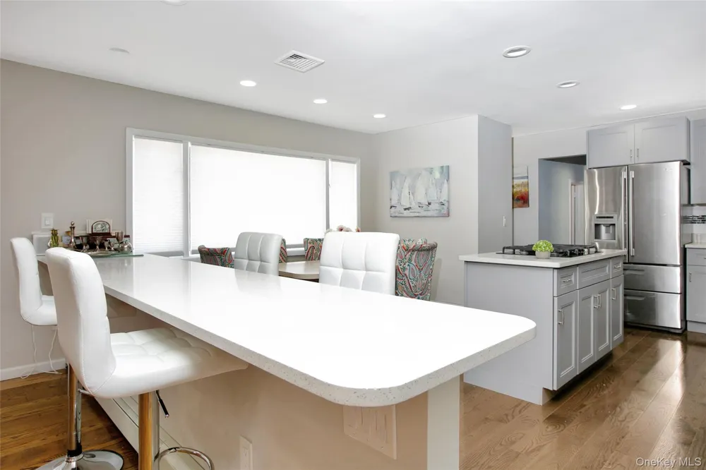 5 Kensington Lido Beach, NY 11561