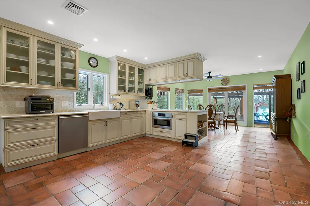 36 Chardavoyne Road Warwick, NY 10990