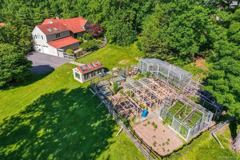 36 Chardavoyne Road Warwick, NY 10990