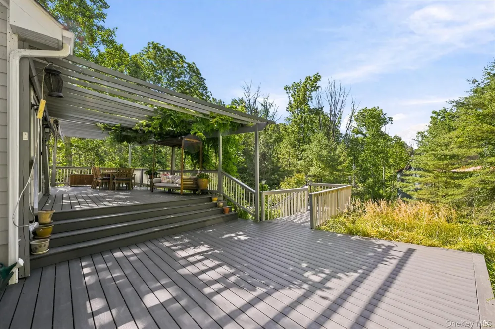 36 Chardavoyne Road Warwick, NY 10990