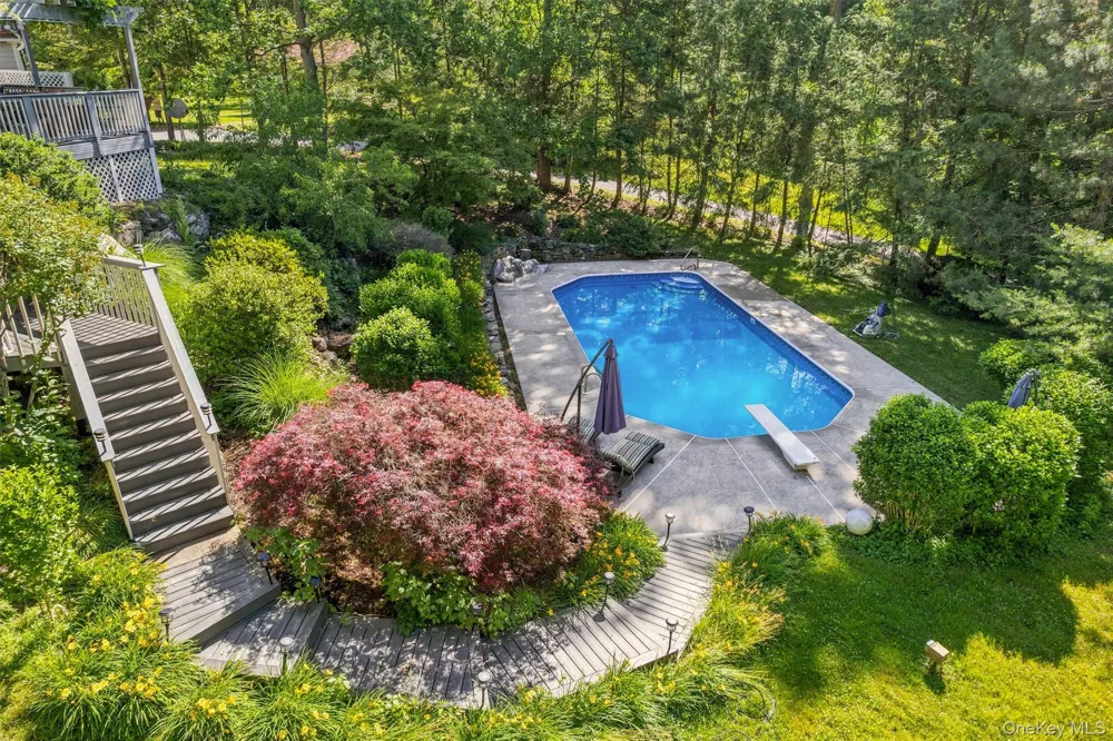 36 Chardavoyne Road Warwick, NY 10990