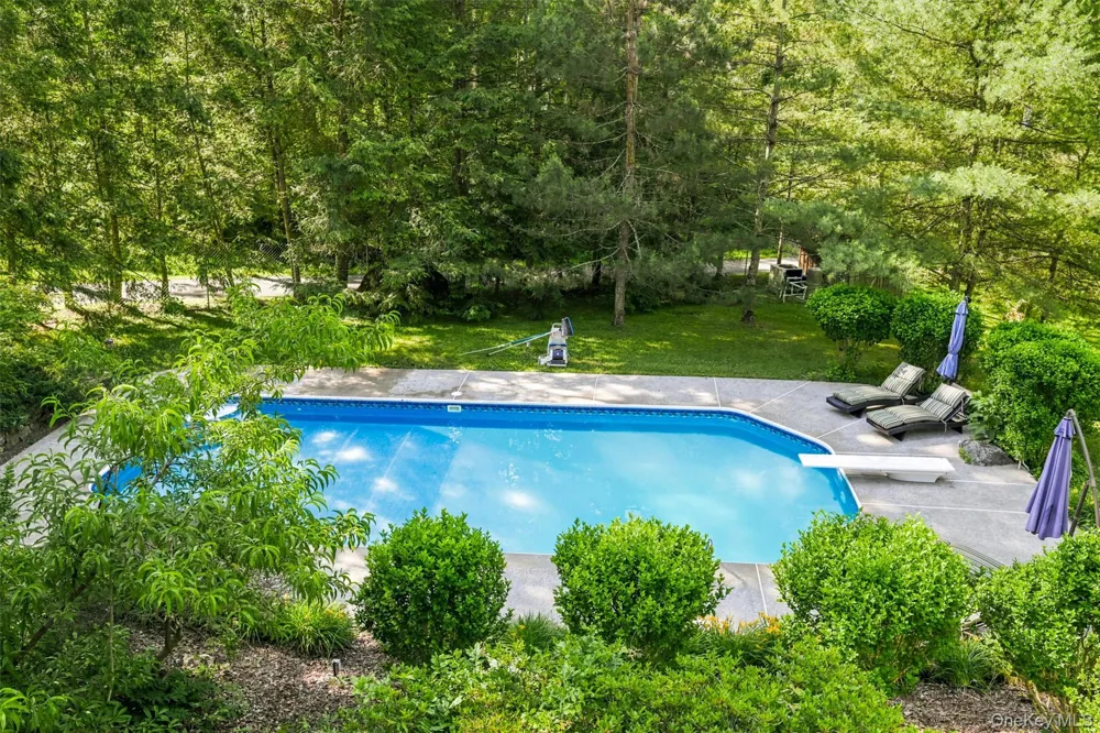 36 Chardavoyne Road Warwick, NY 10990