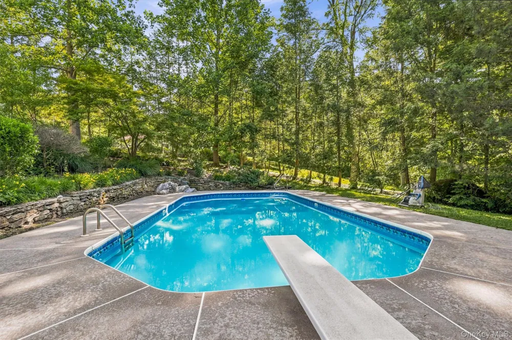 36 Chardavoyne Road Warwick, NY 10990
