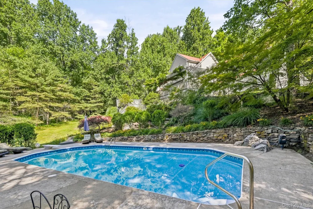 36 Chardavoyne Road Warwick, NY 10990