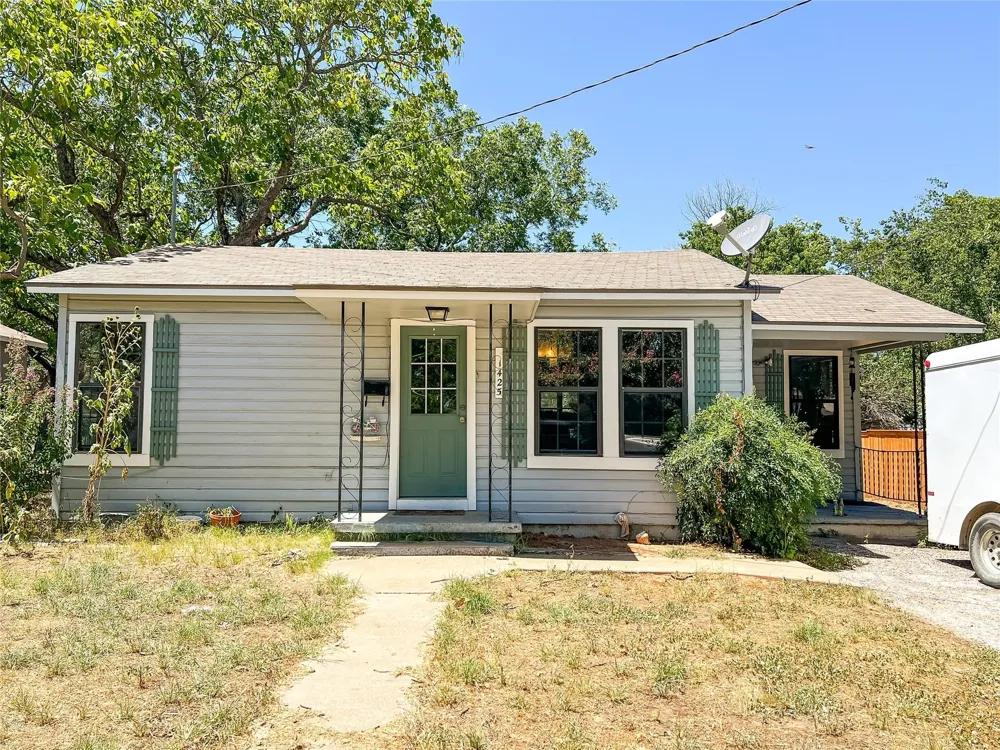 1425 Groesbeck & Lillian Stephenville, TX 76401