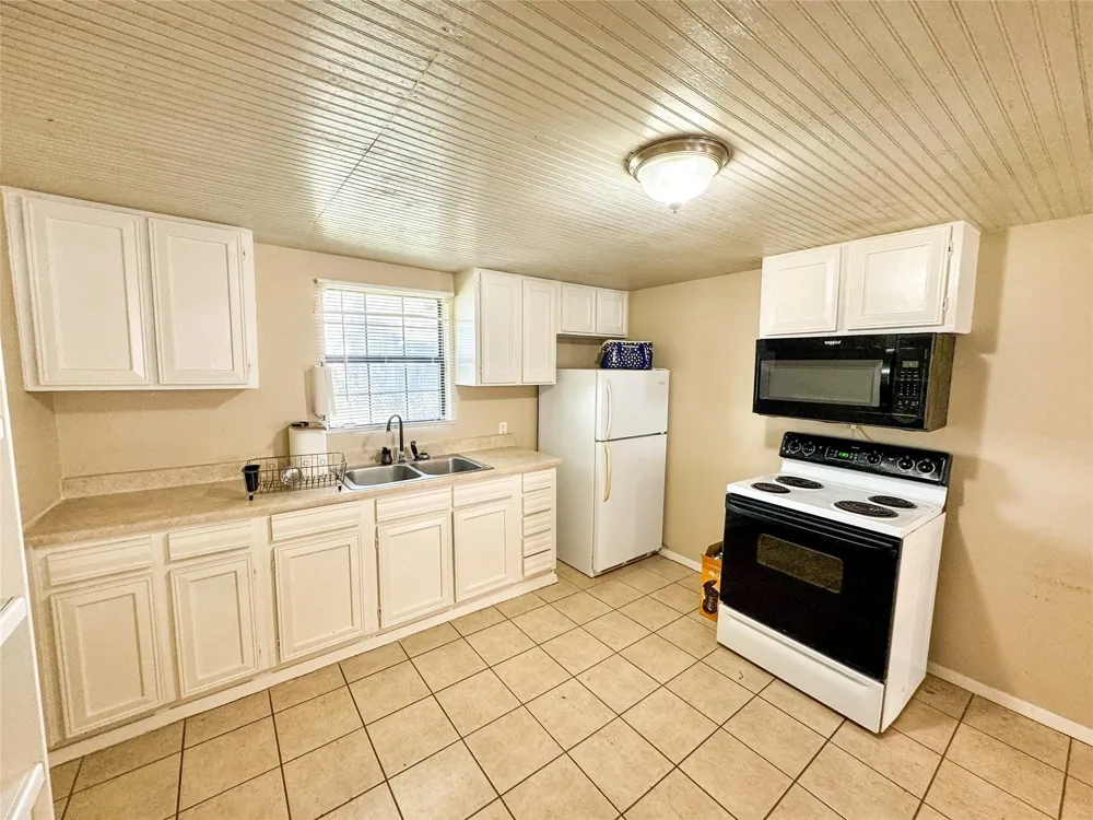 1425 Groesbeck & Lillian Stephenville, TX 76401