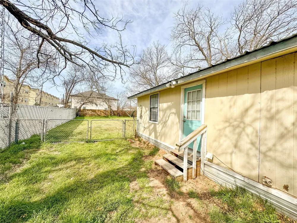 1425 Groesbeck & Lillian Stephenville, TX 76401