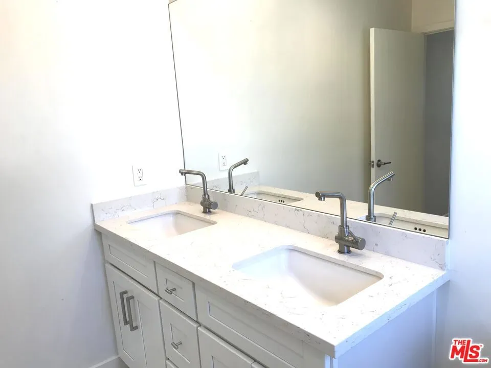 6157 Mesa Avenue Los Angeles, CA 90042