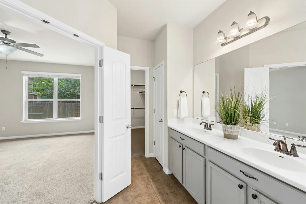 2704 Santa Ana Lane Round Rock, TX 78665