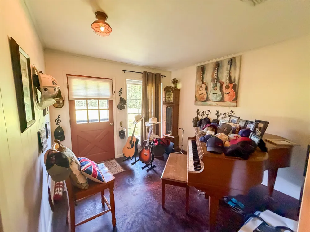 9822 Nasturtium Road Ore City, TX 75683
