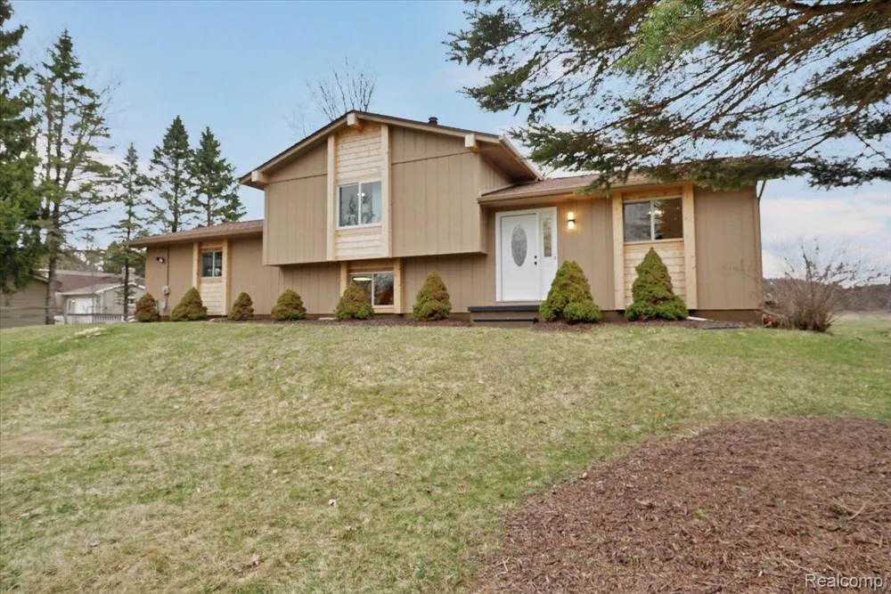 1365 Thistleridge Holly Township, MI 48442