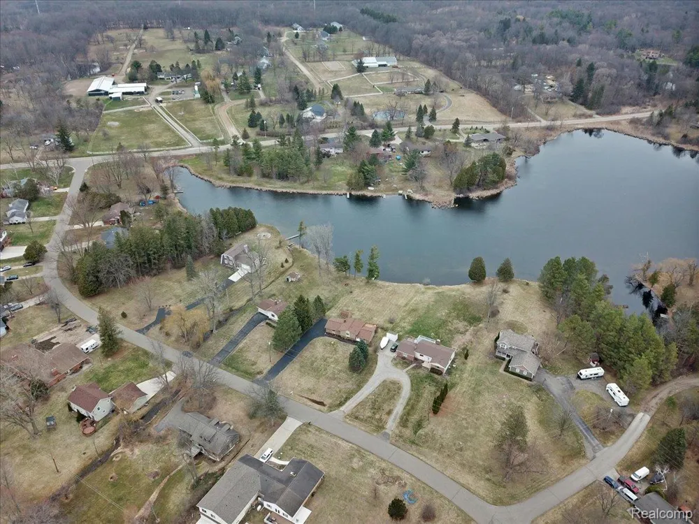 1365 Thistleridge Holly Township, MI 48442