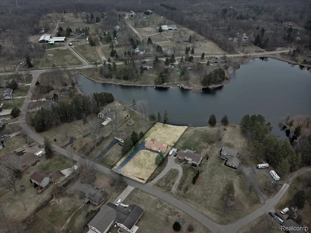 1365 Thistleridge Holly Township, MI 48442