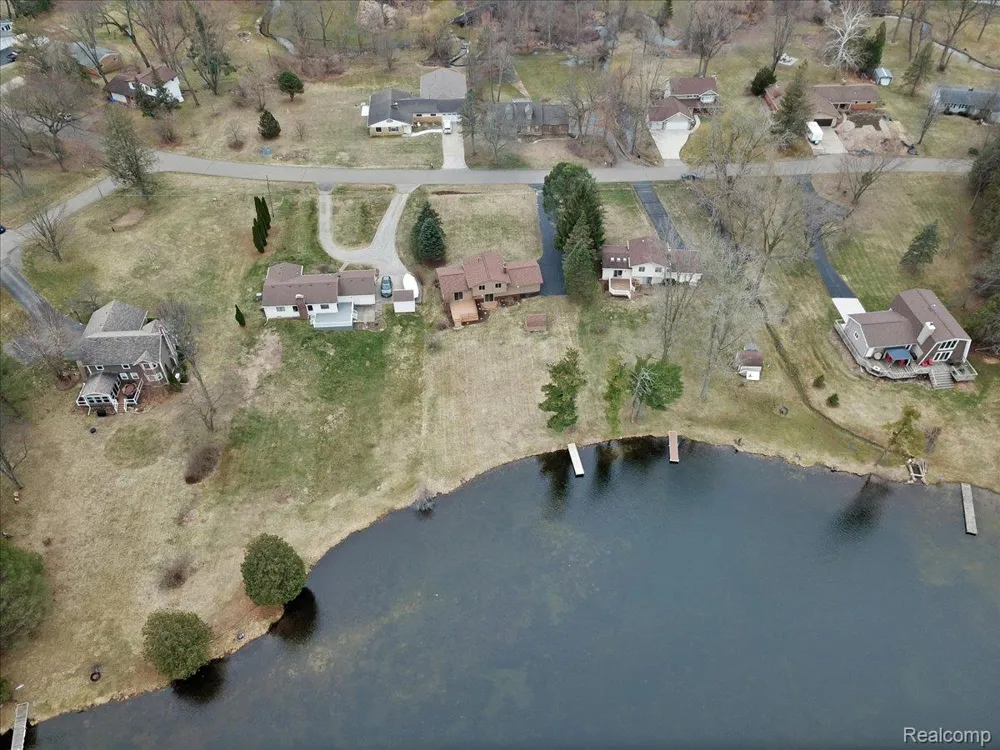 1365 Thistleridge Holly Township, MI 48442