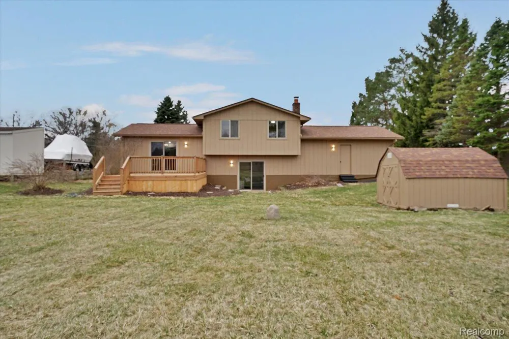 1365 Thistleridge Holly Township, MI 48442