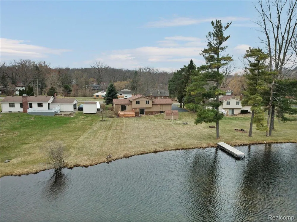 1365 Thistleridge Holly Township, MI 48442
