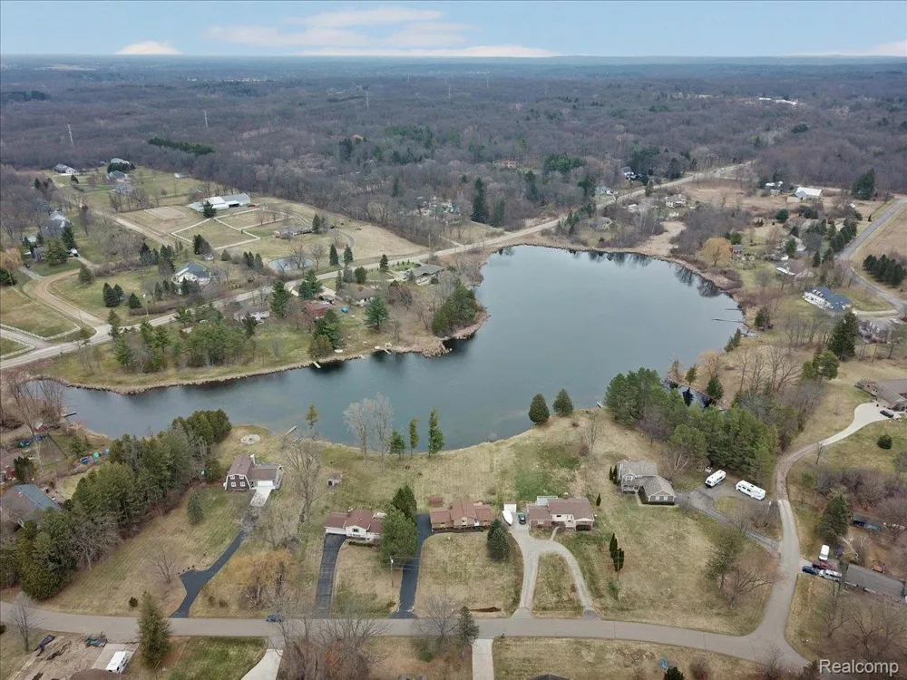 1365 Thistleridge Holly Township, MI 48442