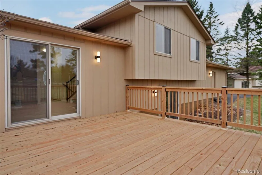 1365 Thistleridge Holly Township, MI 48442