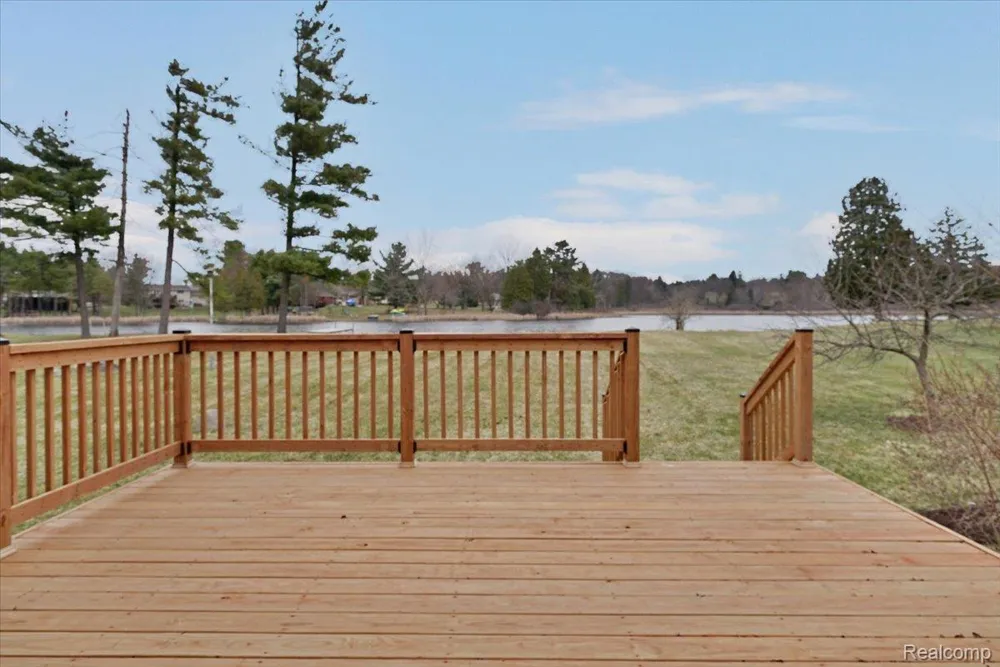 1365 Thistleridge Holly Township, MI 48442