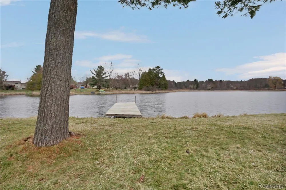 1365 Thistleridge Holly Township, MI 48442