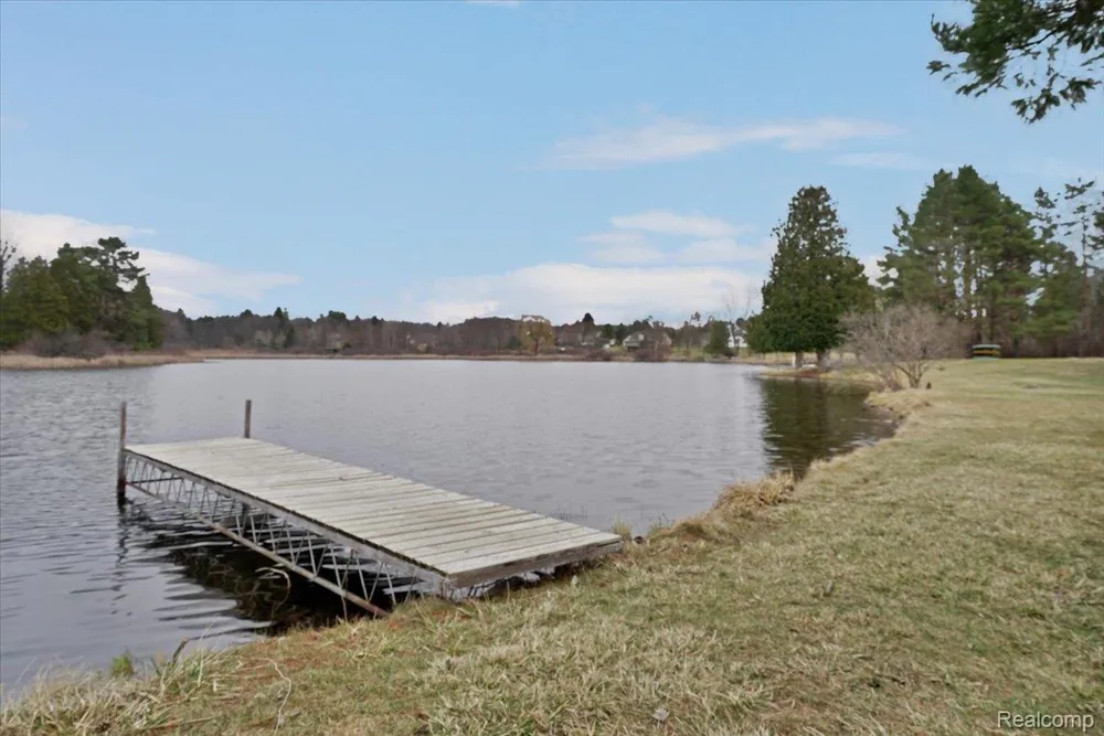 1365 Thistleridge Holly Township, MI 48442