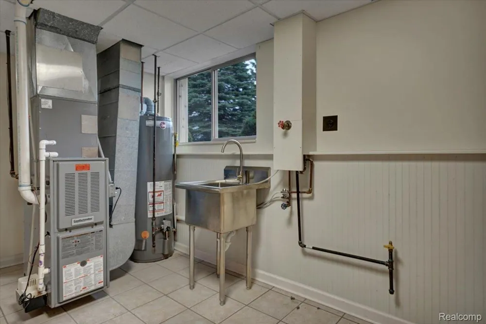 1365 Thistleridge Holly Township, MI 48442