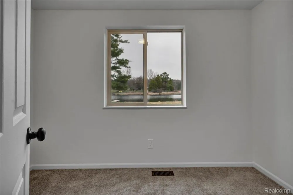 1365 Thistleridge Holly Township, MI 48442