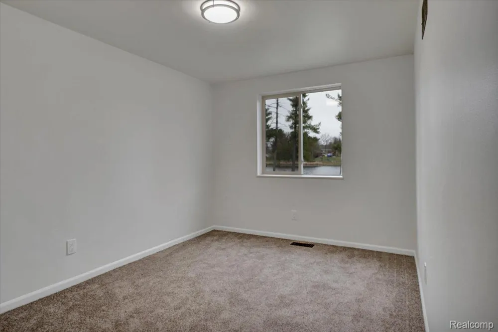 1365 Thistleridge Holly Township, MI 48442