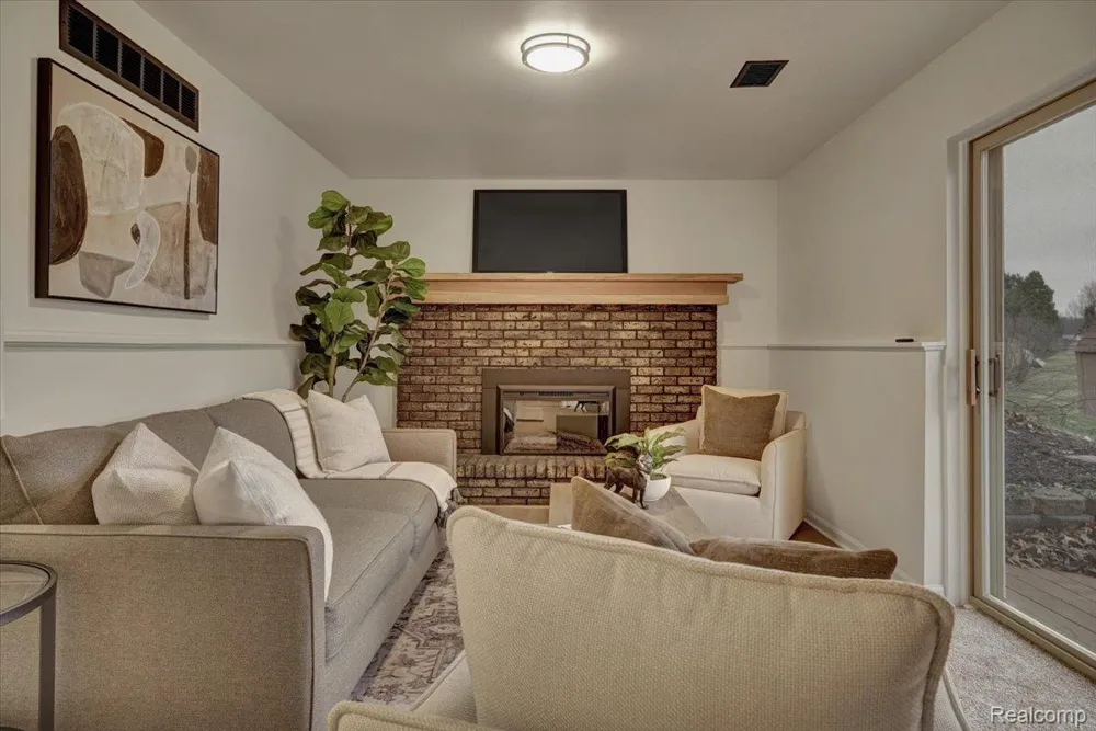 1365 Thistleridge Holly Township, MI 48442