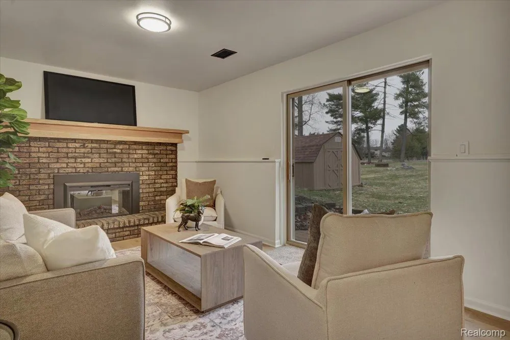 1365 Thistleridge Holly Township, MI 48442