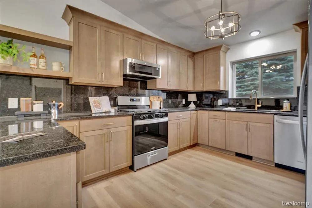 1365 Thistleridge Holly Township, MI 48442