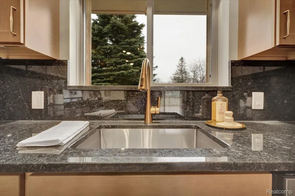 1365 Thistleridge Holly Township, MI 48442
