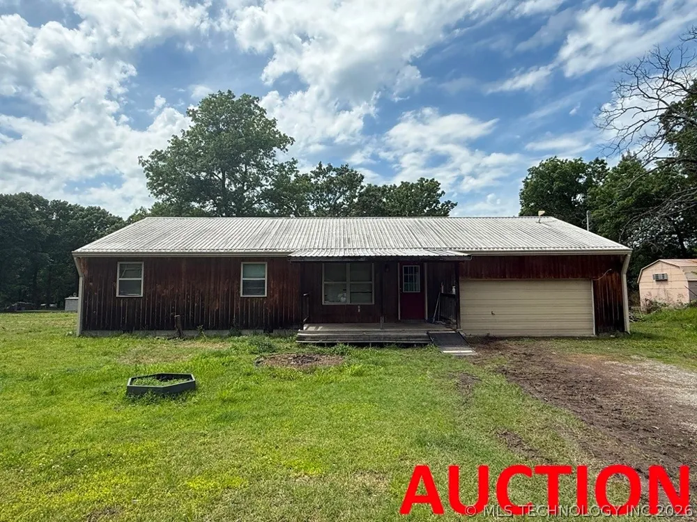 595 Pryor Creek Loop Chouteau, OK 74337