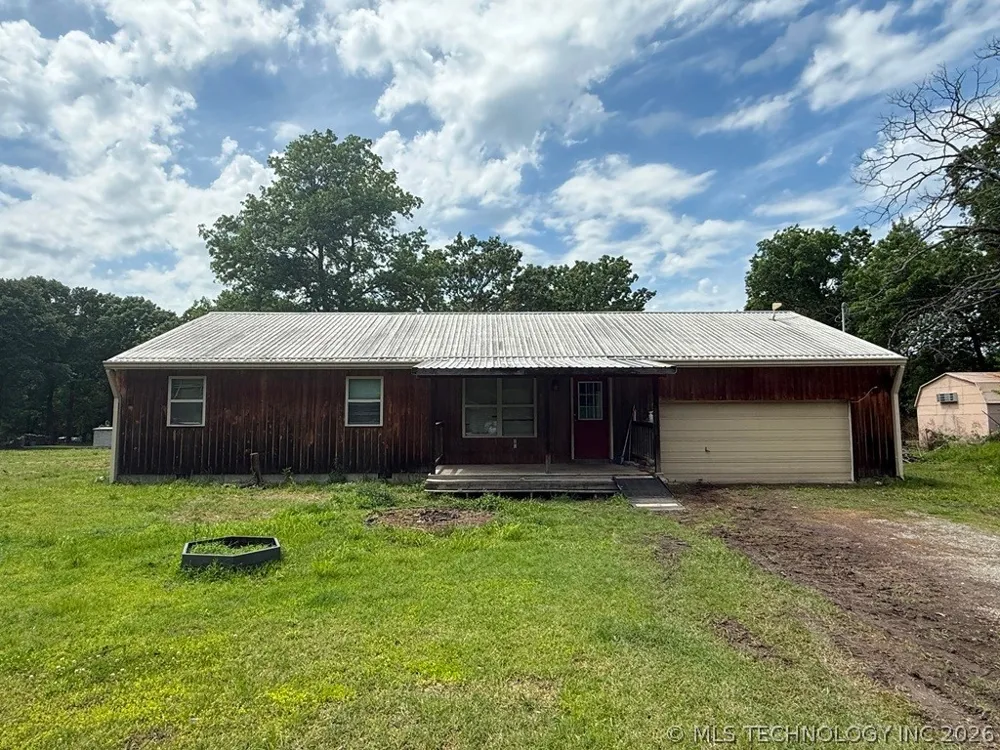 595 Pryor Creek Loop Chouteau, OK 74337