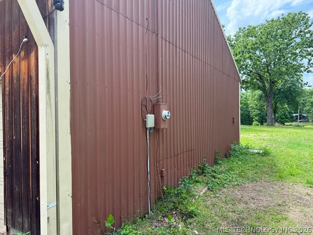 595 Pryor Creek Loop Chouteau, OK 74337