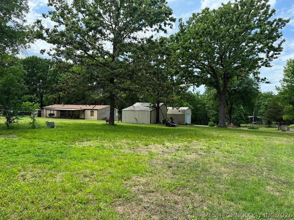 595 Pryor Creek Loop Chouteau, OK 74337