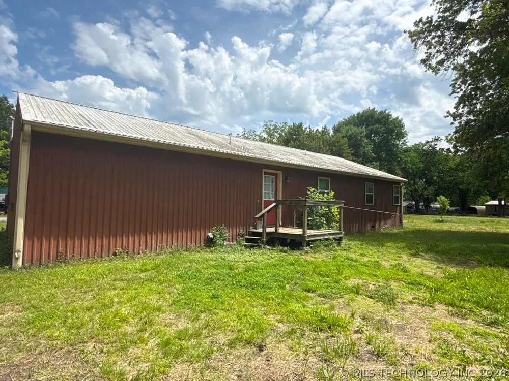 595 Pryor Creek Loop Chouteau, OK 74337
