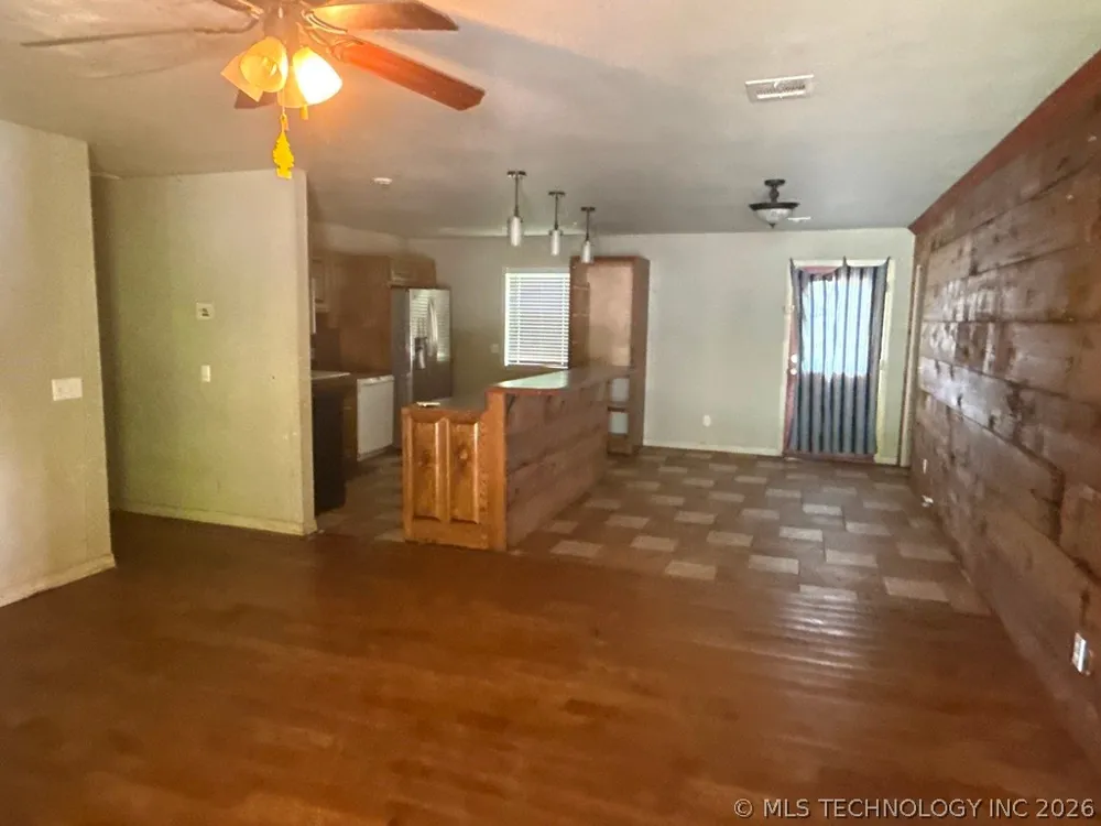 595 Pryor Creek Loop Chouteau, OK 74337