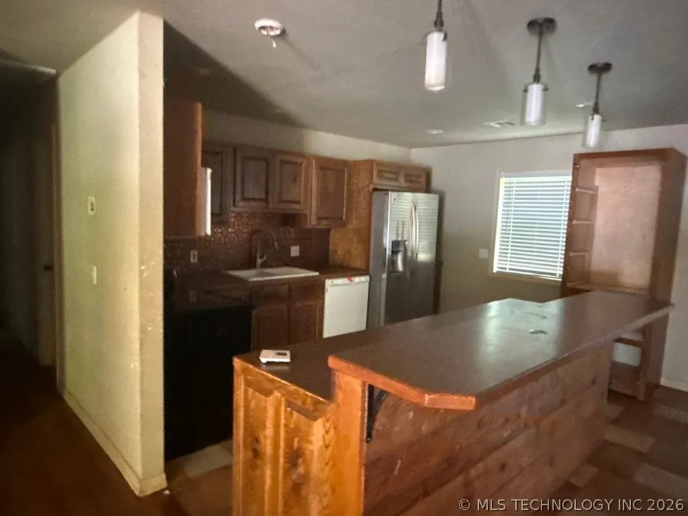 595 Pryor Creek Loop Chouteau, OK 74337
