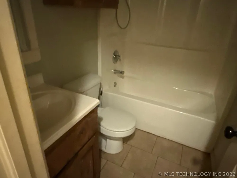 595 Pryor Creek Loop Chouteau, OK 74337