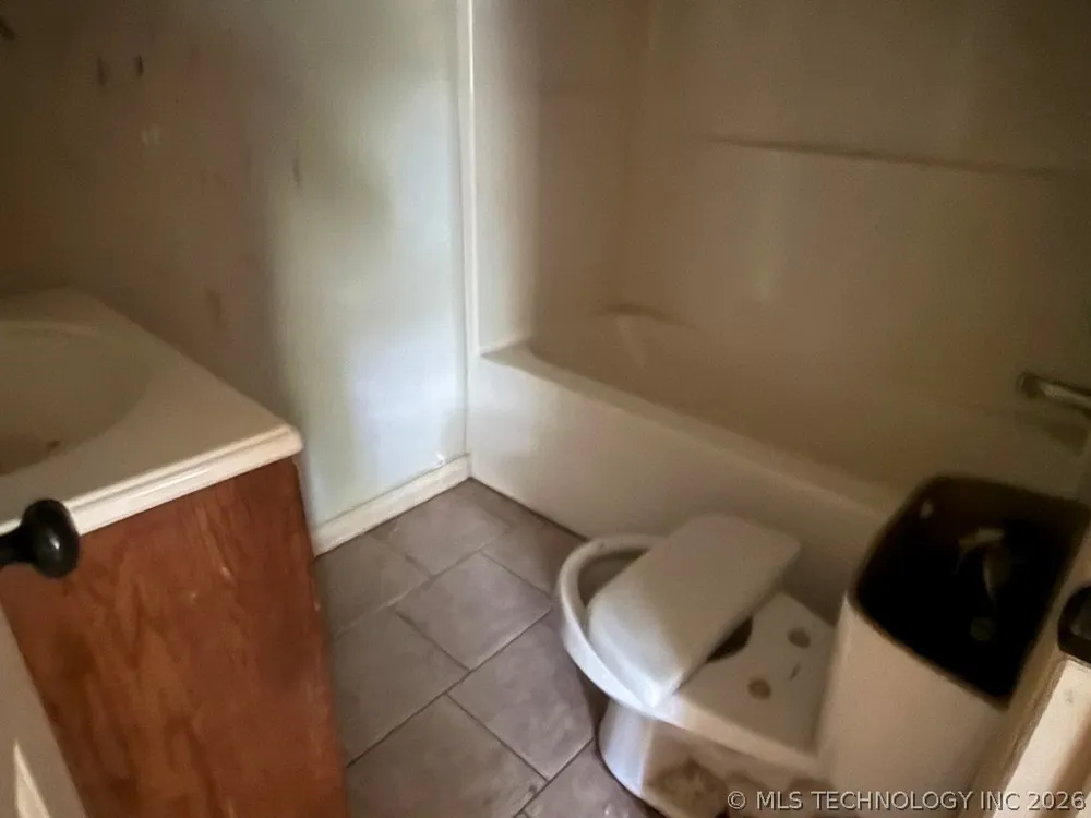 595 Pryor Creek Loop Chouteau, OK 74337