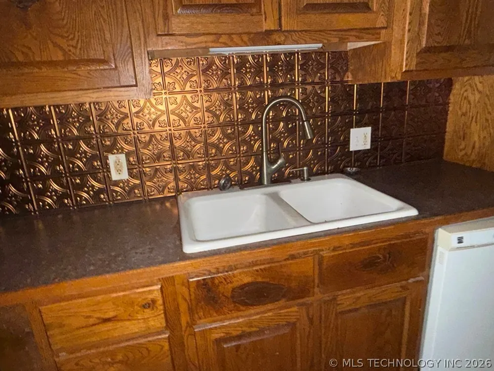 595 Pryor Creek Loop Chouteau, OK 74337