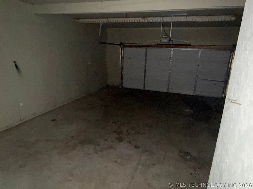595 Pryor Creek Loop Chouteau, OK 74337